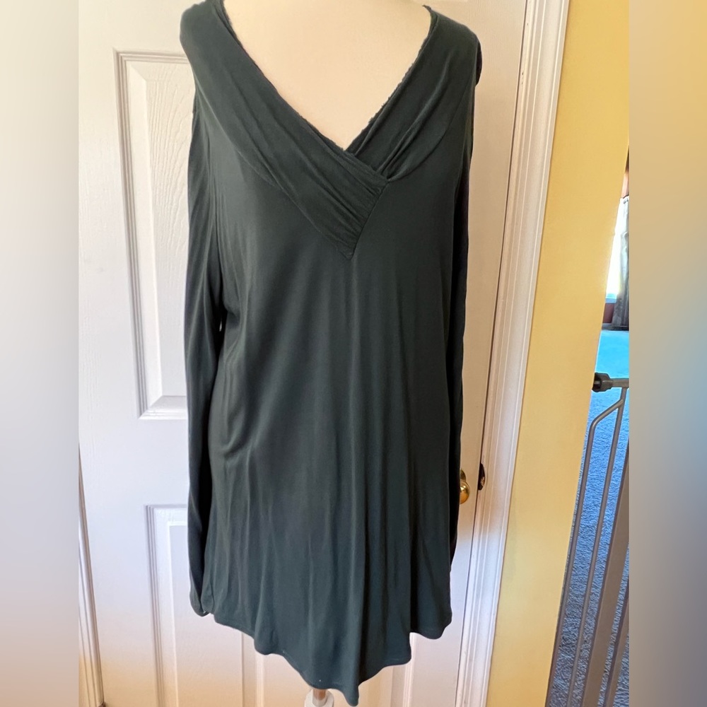 (2/$10) Woman’s Daisy Fuentes Long Sleeve Top